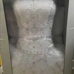 David’s bridal wedding dress